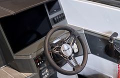 The cockpit of the new Yamarin 67 DC has been designed to be both stylish and ergonomic. Special attention has been paid to the layout of the screen and instrument panel, and the 10-inch Yamarin Q2 smart display (or optional 16-inch display) is located conveniently right in front of the helmsman.