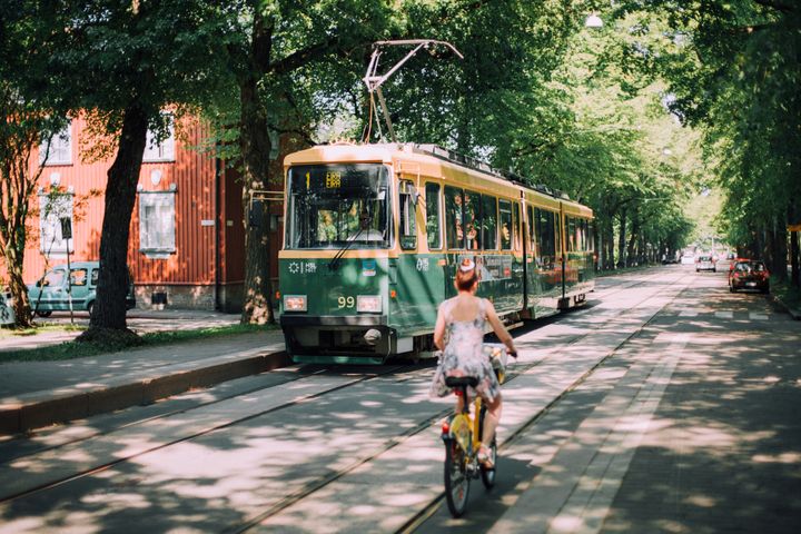 Helsinkiläisten ruokailu- ja liikkumisvalinnat ovat muita kuntia ilmastoystävällisempiä. Kuva: Julia Kivelä / Helsinki Marketing