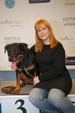 Sankarikoira: Rottweiler Ronja, Anne Holm.
Kuva: Jukka Kaitala/STT Info Kuva. Kuvat ovat vapaasti käytettävissä. Kuvia julkaistaessa pyydämme mainitsemaan lähteen: kuvaajan nimi ja STT Info Kuva.
Kuvat ovat painokelpoisia. Jos kuva ei suuren koonsa vuo