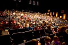 Lastenkonsertti veti Sellosalin täyteen yleisöä. Kuva: Jakke Nikkarinen/STT Info Kuva. Kuvat ovat vapaasti käytettävissä. Kuvia julkaistaessa pyydämme mainitsemaan lähteen: kuvaajan nimi ja STT Info Kuva. 
Kuvat ovat painokelpoisia. Jos kuva ei suuren ko