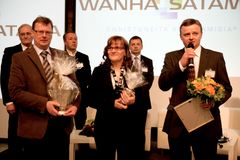 Vuoden kauppakeskus 2010 Akseli Mikkelistä. Vasemmalta Heikki Toivakka, Kirsi Keskitalo, Jukka Toivakka.
Kuva: Jakke Nikkarinen/STT Info Kuva. Kuvat ovat vapaasti käytettävissä. Kuvia julkaistaessa pyydämme mainitsemaan lähteen: kuvaajan nimi ja STT Info