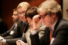Vasemmalta ympäristömuutoksen professori Atte Korhola  Helsingin yliopistosta, MTK:n metsävaltuuskunnan puheenjohtaja Olavi Peltola, MTK:n metsäasiantuntija Lea Jylhä ja varametsäjohtaja Timo Nyrhinen. 
Kuva: Jakke Nikkarinen/STT Info Kuva. Kuvat ovat va