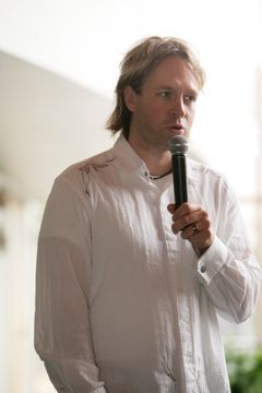 Kari Aihinen isännöi Viini, ruoka ja hyvä elämä- tapahtuman Puustelli&Gaggenau näytöskeittiötä. Kuva: Ilkka Hietala/STT Info Kuva. Kuvat ovat vapaasti käytettävissä. Kuvia julkaistaessa pyydämme mainitsemaan lähteen: kuvaajan nimi ja STT Info Kuva.
Kuva