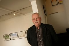 Oiva Toikan lorukirjan Aasinsilta ja niin edelleen… kuvaoriginaalien näyttely ja uusien lasiveistosten näyttely avataan 28.8.2008 Galerie Forsblomilla (Pohjoisesplanadi 27, Helsinki). http://www.galerieforsblom.com
Kuva: Jakke Nikkarinen/STT Info Kuva. K