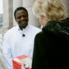 Tohtori Toivo kutsui  kokoomuksen varapuheenjohtaja Henna Virkkusen ja valtiovarainministeri Jyrki Kataisen mukaan globaaleihin toivotalkoisiin kehitysyhteistyövarojen nostamiseksi. Valtiovarainministeri Katainen ei päässyt tapaamiseen äkillisen sairastum