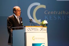 Nokia Oyj:n hallituksen puheenjohtaja Jorma Ollila puhui Keskuskauppakamarin 90-vuotis juhlassa 19.11.2008.
Kuva: Johanna Viljakainen/STT Info Kuva. Kuvat ovat vapaasti käytettävissä. Kuvia julkaistaessa pyydämme mainitsemaan lähteen: kuvaajan nimi ja ST