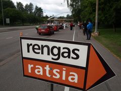 KUVA: Rengasratsia 2012 -turvallisuuskampanjan avausratsia järjestettiin maanantaiaamuna Helsingissä Nordenskiöldinkadulla.