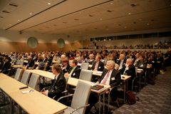 Kauppakamari Forum 2009. Kuva: Jakke Nikkarinen/STT Info Kuva. Kuvat ovat vapaasti käytettävissä. Kuvia julkaistaessa pyydämme mainitsemaan lähteen: kuvaajan nimi ja STT Info Kuva.
Kuvat ovat painokelpoisia. Jos kuva ei suuren koonsa vuoksi avaudu, tall
