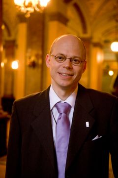 Ohjelmajohtaja Georg Henrik Wrede, Lasten, nuorten ja perheiden hyvinvoinnin politiikkaohjelma: - Lasten ja nuorten ääni kuuluu yhteiskunnassamme paikoin heikosti, vaikka lainsäädäntö edellyttää alaikäisten mielipiteiden huomioon ottamista heitä koskeviss