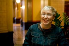 Lapsiasiavaltuutettu Maria Kaisa Aula: - Etenkin pienillä paikkakunnilla lapset toivoivat kyselyssämme enemmän monipuolisia harrastusmahdollisuuksia. Toisaalta pienellä osalla lapsia harrastukset olivat jo liiankin suorituspainotteisia. Vanhempien ja harr