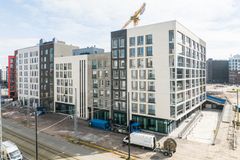 Atlantinkatu 8 kuvattuna ulkoapäin.