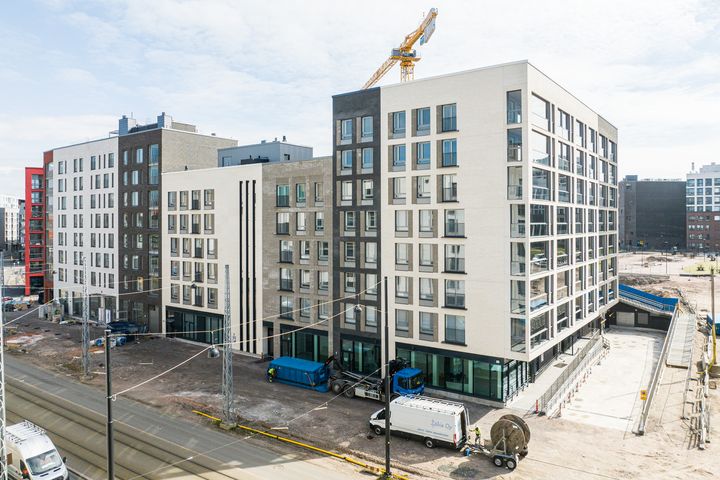 Atlantinkatu 8 kuvattuna ulkoapäin.