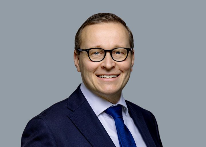 Juuri nyt vaaditaan kykyä katsoa päätöksenteon keinovalikoimaa realistisin, ei ideologisin silmin, sanoo Elon toimitusjohtaja Carl Pettersson.