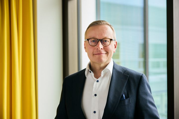 Meidän pitäisi selvittää eri vaihtoehtoja YEL:n rahastoinnin käynnistämiseen ja olla valmiita tutkimaan ennakkoluulottomasti erilaisia ratkaisuja, kirjoittaa Elon toimitusjohtaja Carl Pettersson.