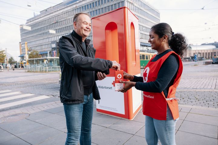 I Hungerdagens bössinsamling deltog frivilliga och bidragsgivare runt om i Finland. Bild: Joonas Brandt / Finlands Röda Kors