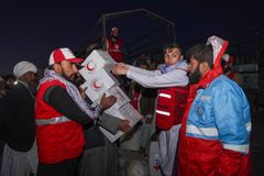Afghanistans Röda Halvmåne inledde sin biståndsoperation i Herat genast efter de första skalven. Foto: Meer Abdullah Rasikh / IFRC