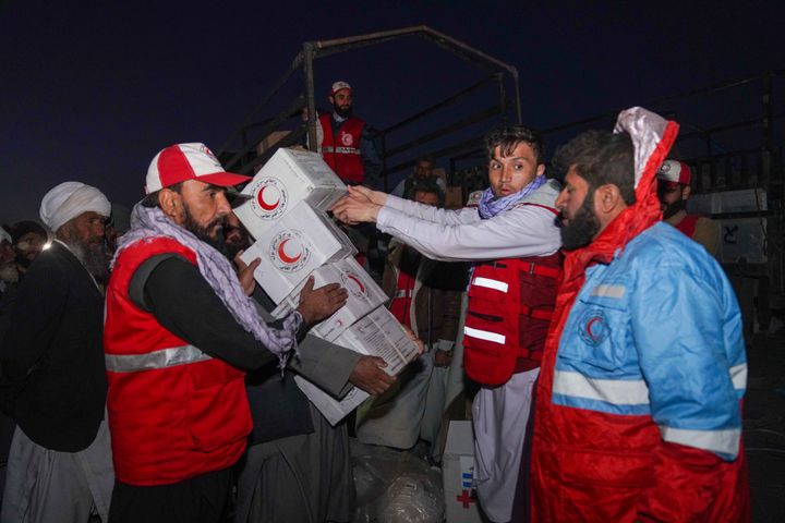 Afghanistans Röda Halvmåne inledde sin biståndsoperation i Herat genast efter de första skalven. Meer Abdullah Rasikh / IFRC