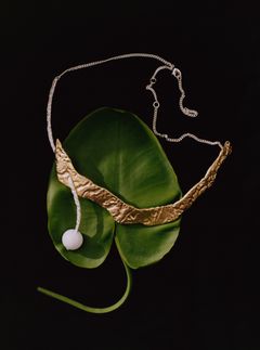 Crafted at Kalevala’s own factory in Helsinki, Itu jewelry is made from recycled silver and gold-plated silver. The glass pearls, like every item in the collection, are handcrafted in Helsinki.