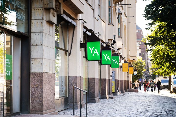 Yliopiston Apteekin julkisivu Mannerheimintiellä