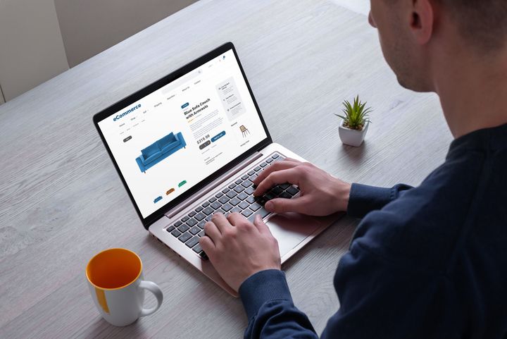 Svea Bankin laajaan maksudataan perustuvan selvityksen perusteella suomalaiset maksavat verkko-ostoksensa poikkeuksellisen usein suoraan pankkitililtä.