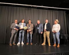 Vuoden liikuntapaikkamestarin palkitsemistilaisuus. Kuvassa vasemmalta liikuntaneuvos Risto Ikäheimo, Kari Koskinen, Mika Nurminen, Jarmo Luuri, Jere Sinkkonen ja Sari Sarpaneva.