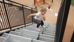 Sisu Fitness -kuntoportaat tuovat porrasharjoittelun mahdollisuudet myös alueille, joilla luonnollisia korkeuseroja ei ole saatavilla.
