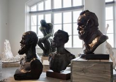 Ateneumissa nähtiin vuonna 2016 maailman kenties tunnetuimman kuvanveistäjän Auguste Rodinin (1840–1917) veistoksia esittävä näyttely. Veistoksia oli esillä myös nykyisen Café Höijerin tilassa.