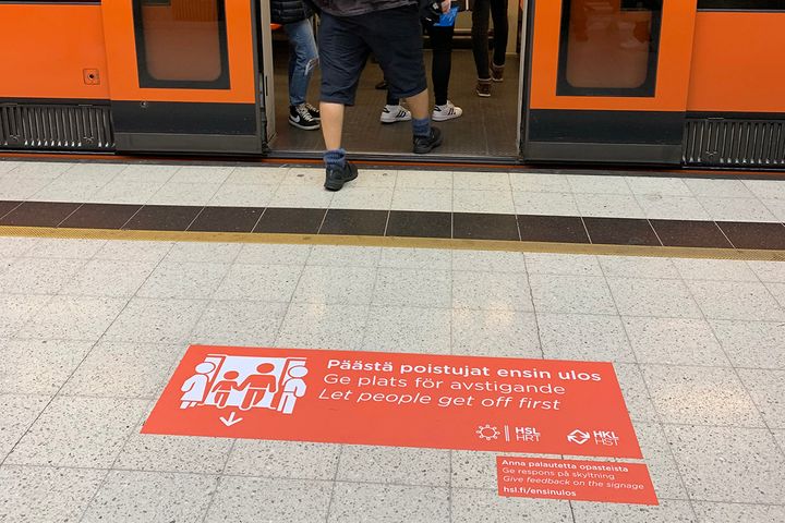 Nyt tehtävä kokeilu on jatkoa Rautatientorin metroasemalla vuonna 2021 tehdylle opastekokeilulle.
