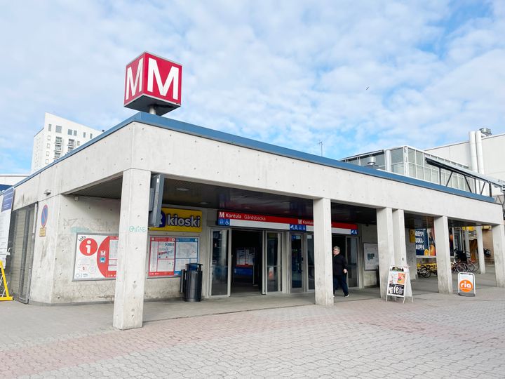 Pääsisäänkäynti Kontulan metroasemalle suljetaan parannustöiden vuoksi.