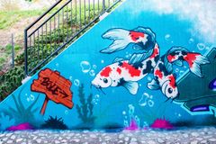 Karppeja ja Böle-kyltti graffititeoksessa raitiolinjan 13 tunnelissa Vallilanlaaksossa.