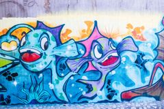 Kaloja graffititeoksessa raitiolinjan 13 tunnelissa Vallilanlaaksossa.
