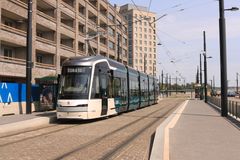For City Smart Artic X54 -raitiovaunu linjan 13 päätepysäkillä Nihdissä.