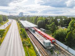 Metrojuna Kulosaaren asemalla.