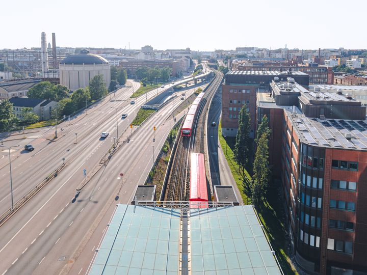 Metrojuna Junatien metrosillalla.
