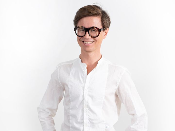 "Suomessa on syntynyt kaikessa hiljaisuudessa uusia muotibrändejä, joiden tuotteet nyt pääsen näkemään ensi kerran I love me -messuilla", I love me:n muodin ystävä Sami Sykkö sanoo.