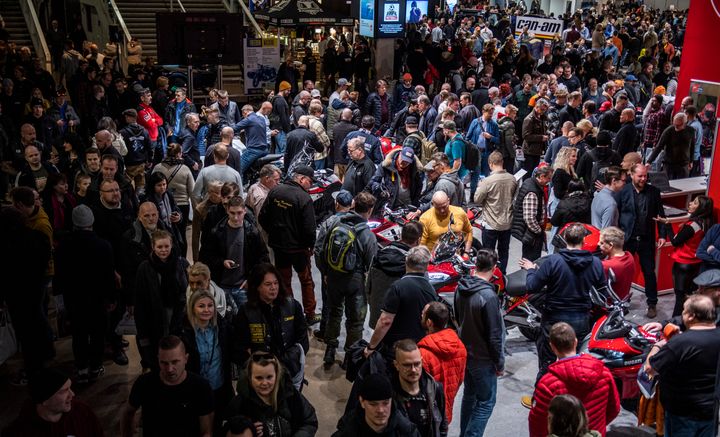 Talouden Synkk Vuosi 2023 Kuritti Moottoripy r kauppaa Vain Hell sti 
