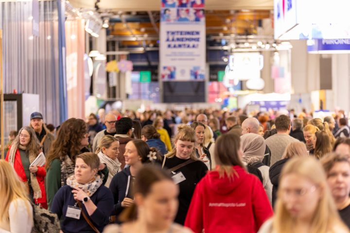 Educa 2026 -tapahtuman käytävillä kuhisi, kun opetus- ja kasvatusalan ammattilaiset kokoontuivat Helsingin Messukesukseen