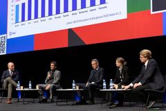 Ekonomistipaneelissa tarkasteltiin koulutuksen roolia yhteiskunnan ja talouden tulevaisuudessa.