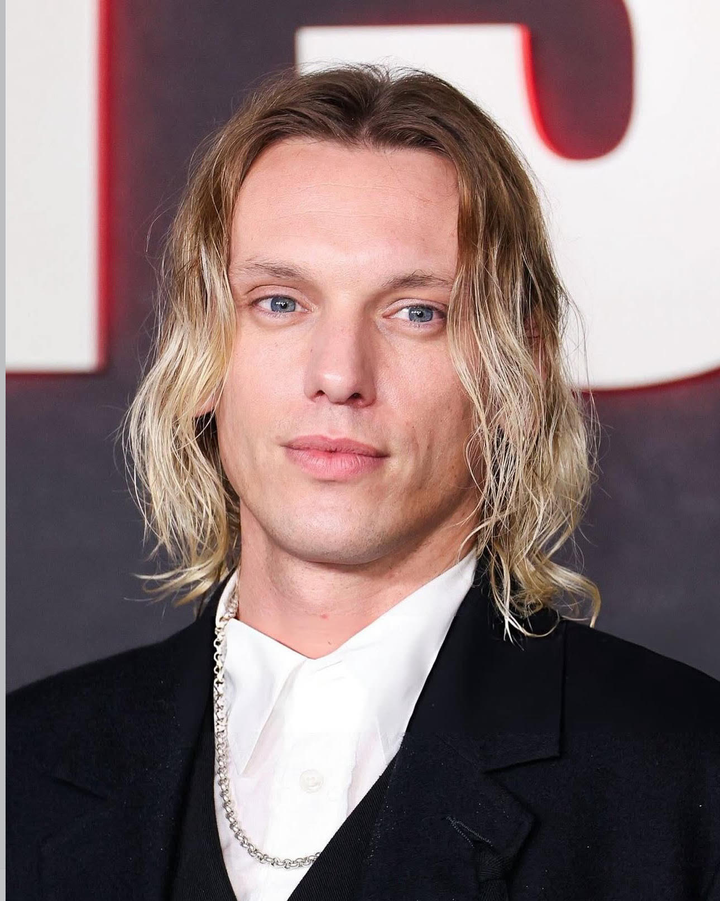 Jamie Campbell Bower tunnetaan erityisesti Henry Creelin / Vecnan roolista Stranger Things -sarjassa.