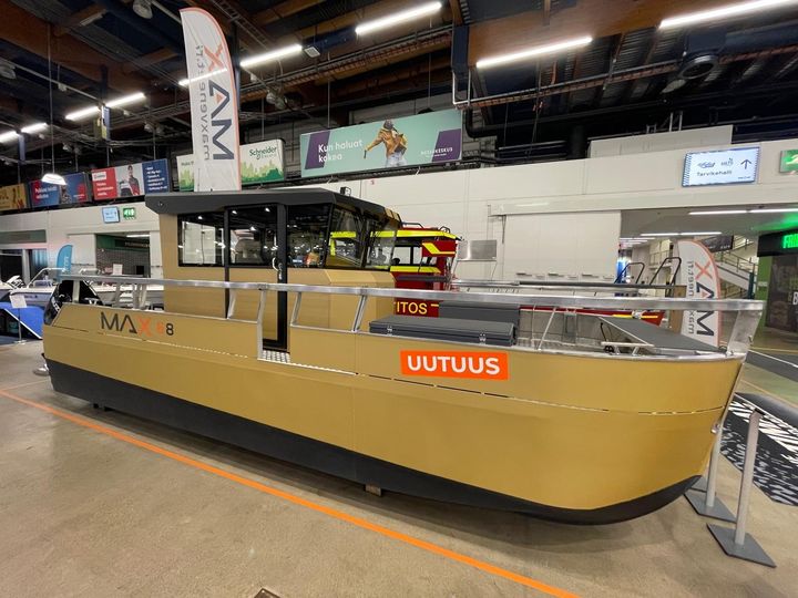 Vuoden retki-/yhteysvene on Max 68 Cabin S