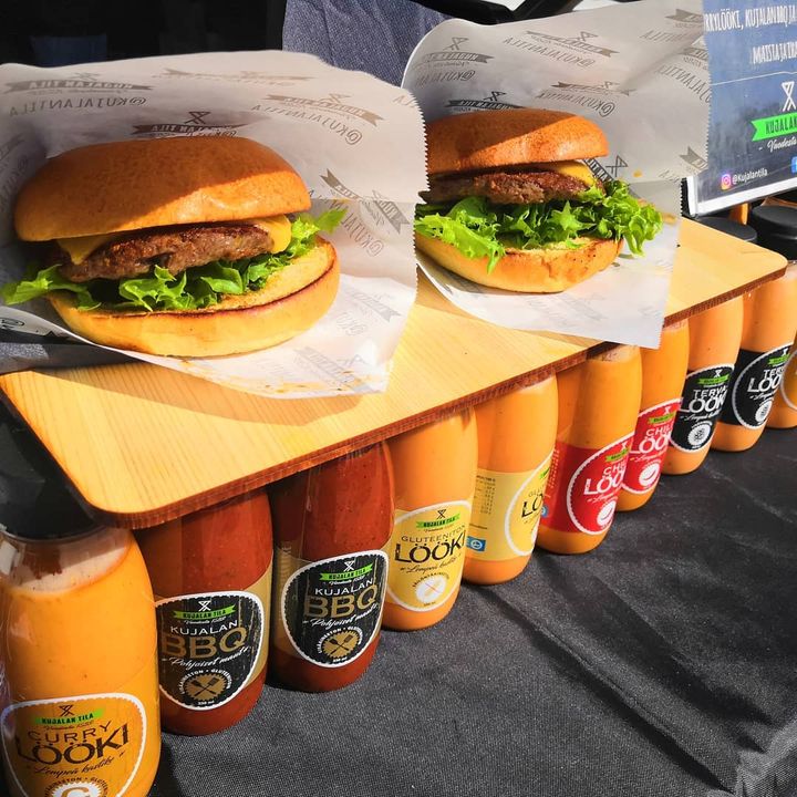 Kujalan tilan toimintaan kuuluu lihantuotannon lisäksi erilaisten lähiruokatuotteiden jalostusta ja myyntiä sekä elämyspalveluja.