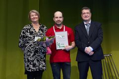 Kemian hyväksi ‑palkinto 2026 on myönnetty yliopisto-opettaja Kjell Knapakselle tunnustuksena hänen merkittävästä panoksestaan kemian alan hyväksi.