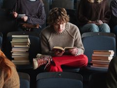 Helsingin Messukeskuksen kävijämäärä ylitti kokonaisuudessaan miljoonan rajan ensimmäistä kertaa pandemiavuosien jälkeen ja oli 1 004 912 (+13,7 %). Pohjoismaiden suurimmaksi kirjallisuustapahtumaksi noussut Helsingin Kirjamessut toi Messukeskukseen yli 104 000 kävijää vuonna 2025. Kuva: Helsingin Messukeskus.