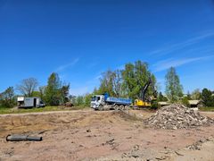 Työmaakoneet saapuivat Laitilan palvelutalon tontille viikon 21 alussa.