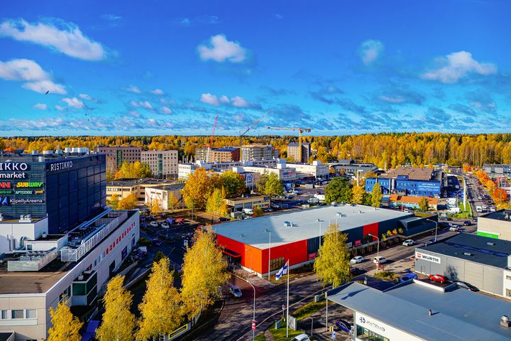 Julan myymälärakennus on valmistunut Konalaan, kauppakeskus Ristikon välittömään läheisyyteen.