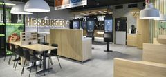 Hesburger Kokkola Drive-in -ravintolan sisätilat.