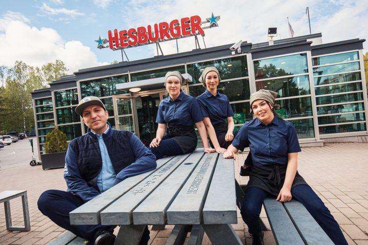 Tänä vuonna Suomen Hesburgereihin on tullut työhakemuksia yli 10 000 kappaletta.