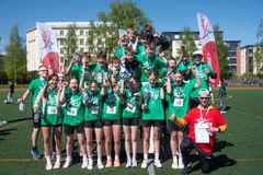 Hese-kisoissa hopealle Langinkosken koulu 6D Kotkasta.