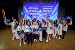 Yhteiskuvassa kaikki palkitut vuoden ravintolat