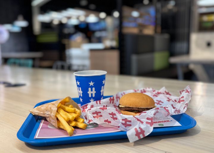 Hesburgerin aterioiden oletusjuomaksi tulee sokeriton Coca-Cola Zero Sugar -virvoitusjuoma 1.4.2026 alkaen.